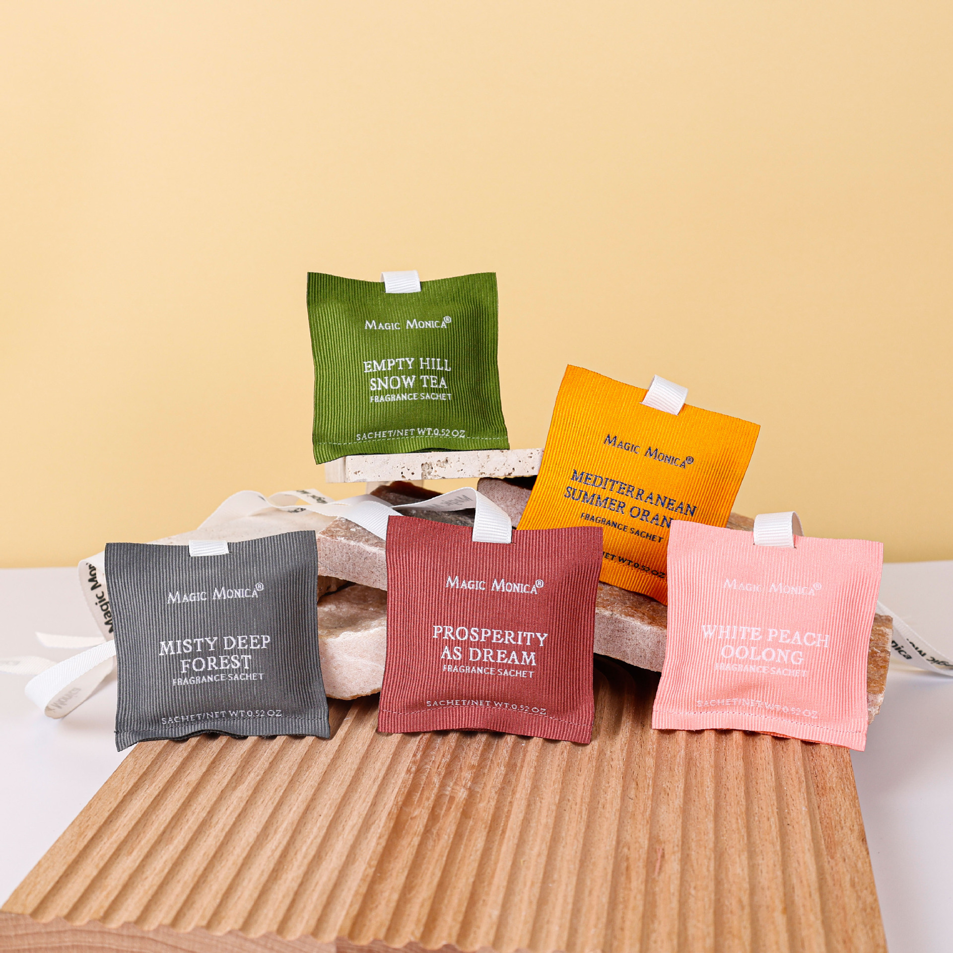 Car Aromatherapy Sachet Car air Outlet Hanging Household Wardrobe Sachet (1)