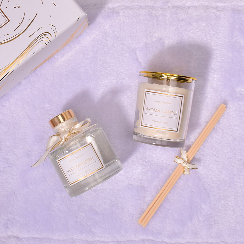 Candle and Essential Oil Reed Diffuser Set with Glass Bottle (4)